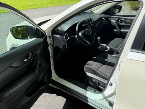 Used 2015 Nissan Rogue SV w/ SV Premium Package image 15