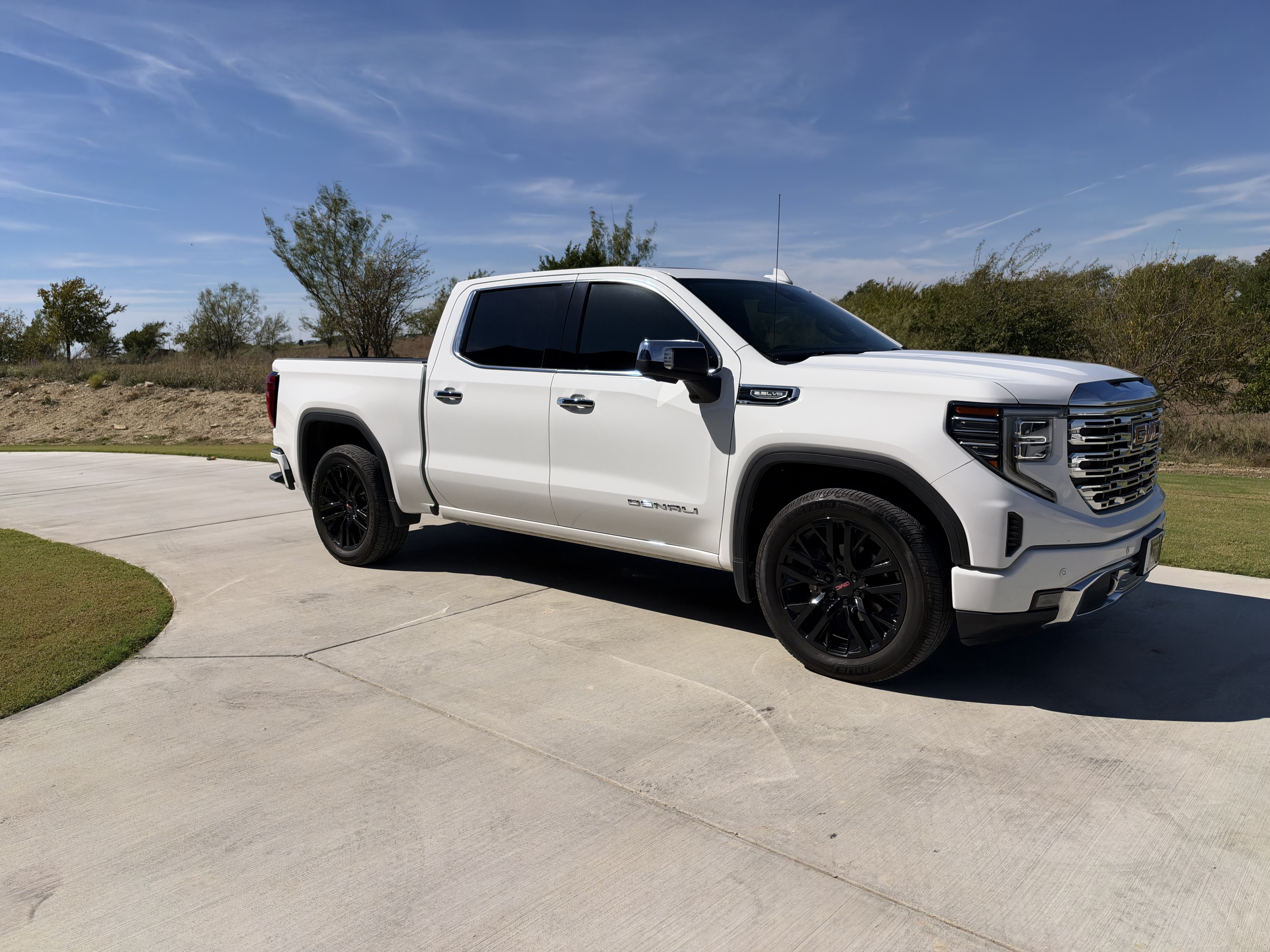 Used 2022 GMC Sierra 1500 Denali RWD image 1