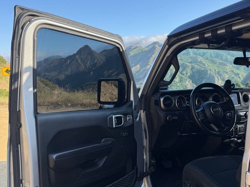 Used 2018 Jeep Wrangler Unlimited Sport S AWD/4WD image 14
