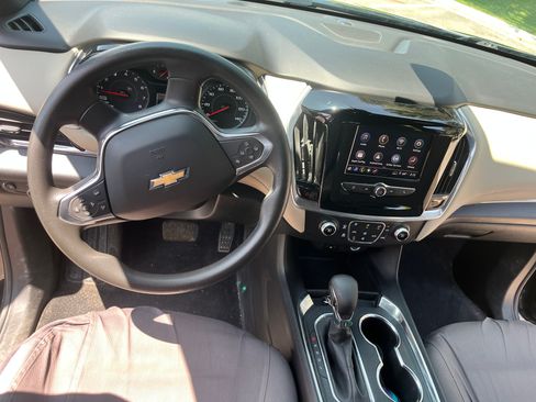 Used 2022 Chevrolet Traverse LS AWD/4WD image 12
