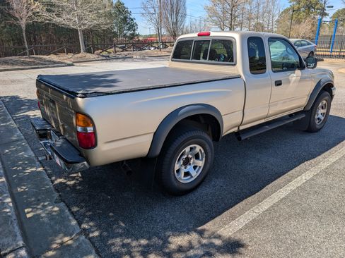 Used 2004 Toyota Tacoma PreRunner image 12