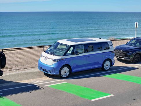 Used 2025 Volkswagen ID. Buzz 1st Edition image 13