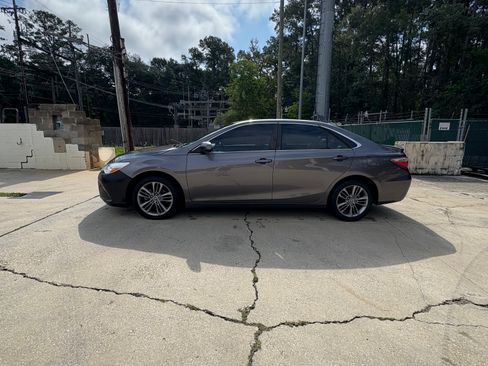 Used 2015 Toyota Camry SE image 4
