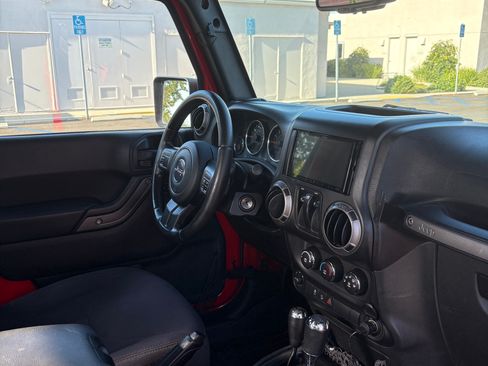 Used 2015 Jeep Wrangler Sport w/ Quick Order Package 24S AWD/4WD image 5