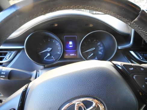 Used 2018 Toyota C-HR XLE image 11