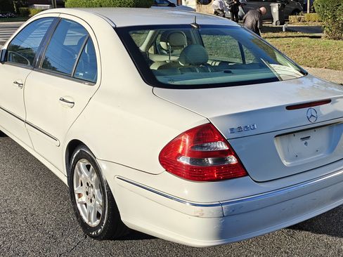 Used 2005 Mercedes-Benz E 320 E 320 Sedan 4D image 9