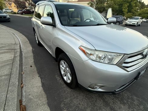 Used 2013 Toyota Highlander Plus FWD image 13