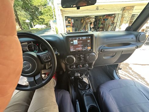 Used 2014 Jeep Wrangler Unlimited Sport AWD/4WD image 9