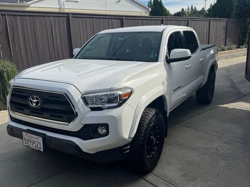Used 2016 Toyota Tacoma SR5 image 1