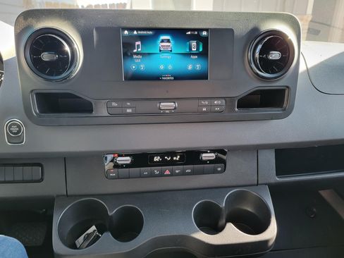 Used 2023 Mercedes-Benz Sprinter 2500 image 15