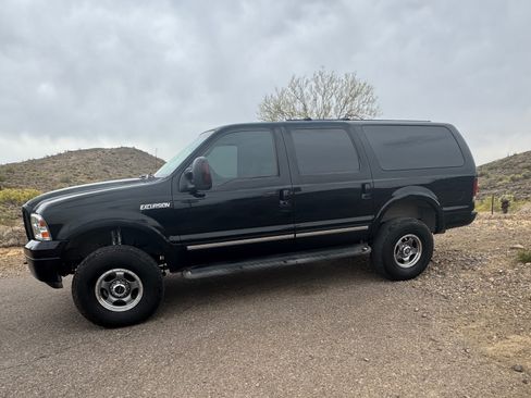 Used 2005 Ford Excursion Limited image 1