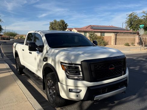 Used 2021 Nissan Titan PRO-4X w/ Pro-4x Convenience Package image 4