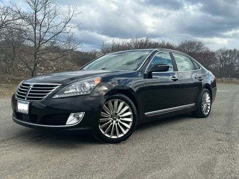 Used 2014 Hyundai Equus Signature RWD image 2