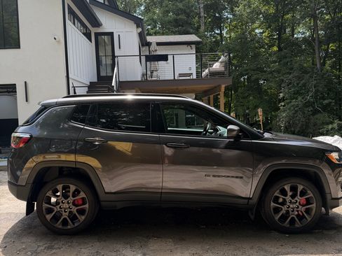 Used 2021 Jeep Compass Latitude w/ Sun and Sound Group AWD/4WD image 8