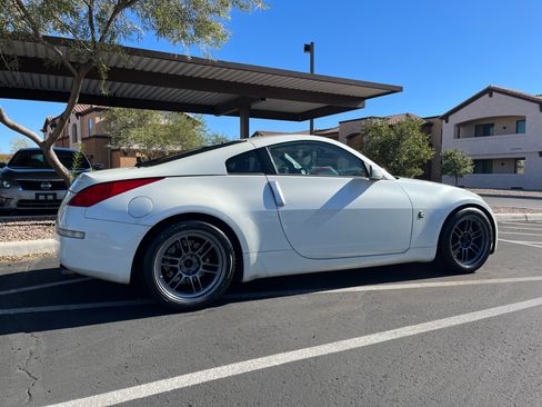 Used 2006 Nissan 350Z Touring w/ (N93) Cargo Convenience Pkg image 8