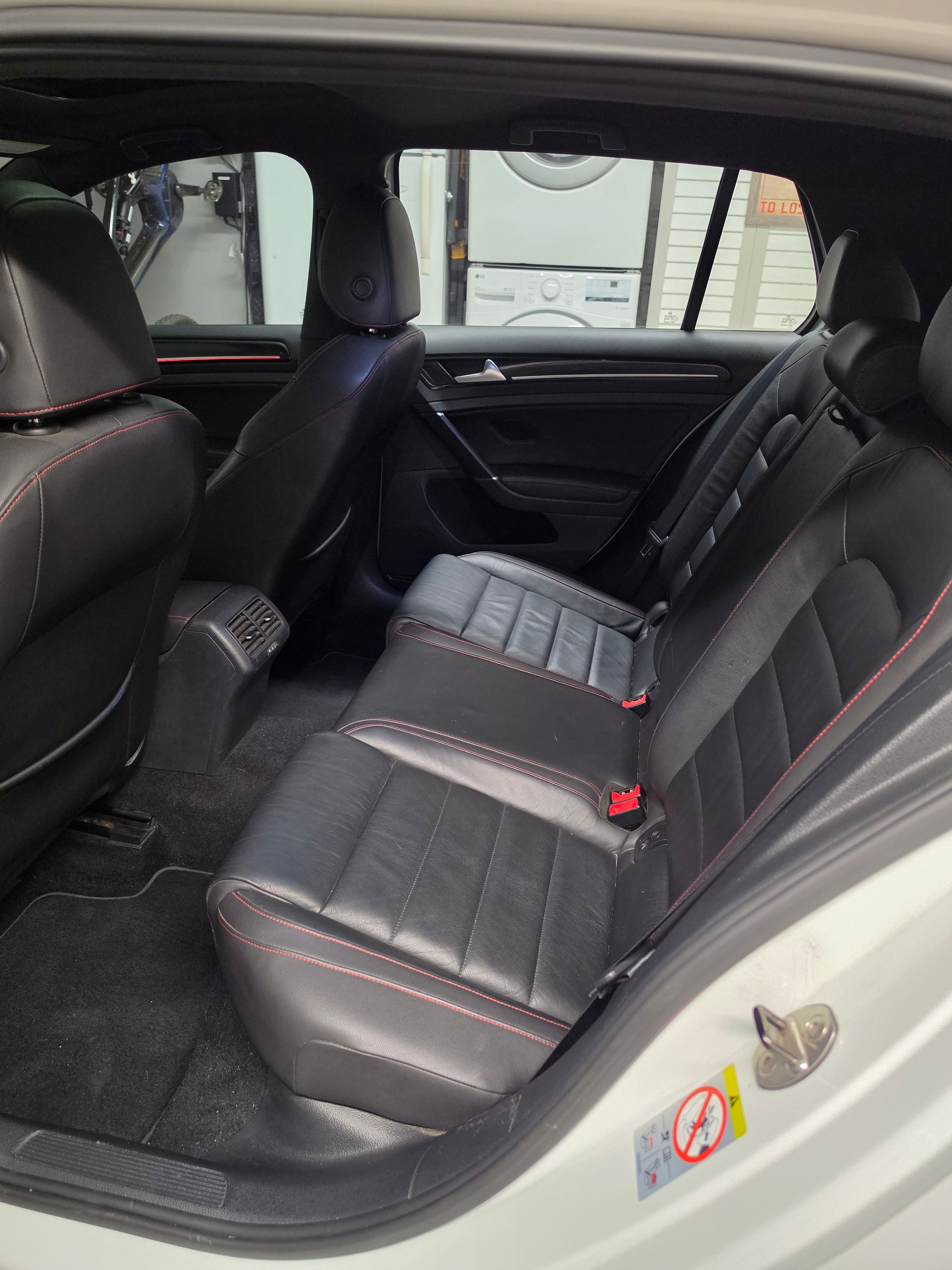 Used 2015 Volkswagen Golf 4-Door FWD image 13