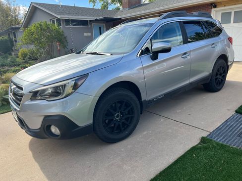 Used 2019 Subaru Outback 2.5i Premium AWD/4WD image 2