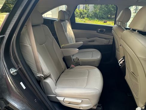Used 2023 Kia Sorento EX FWD image 22