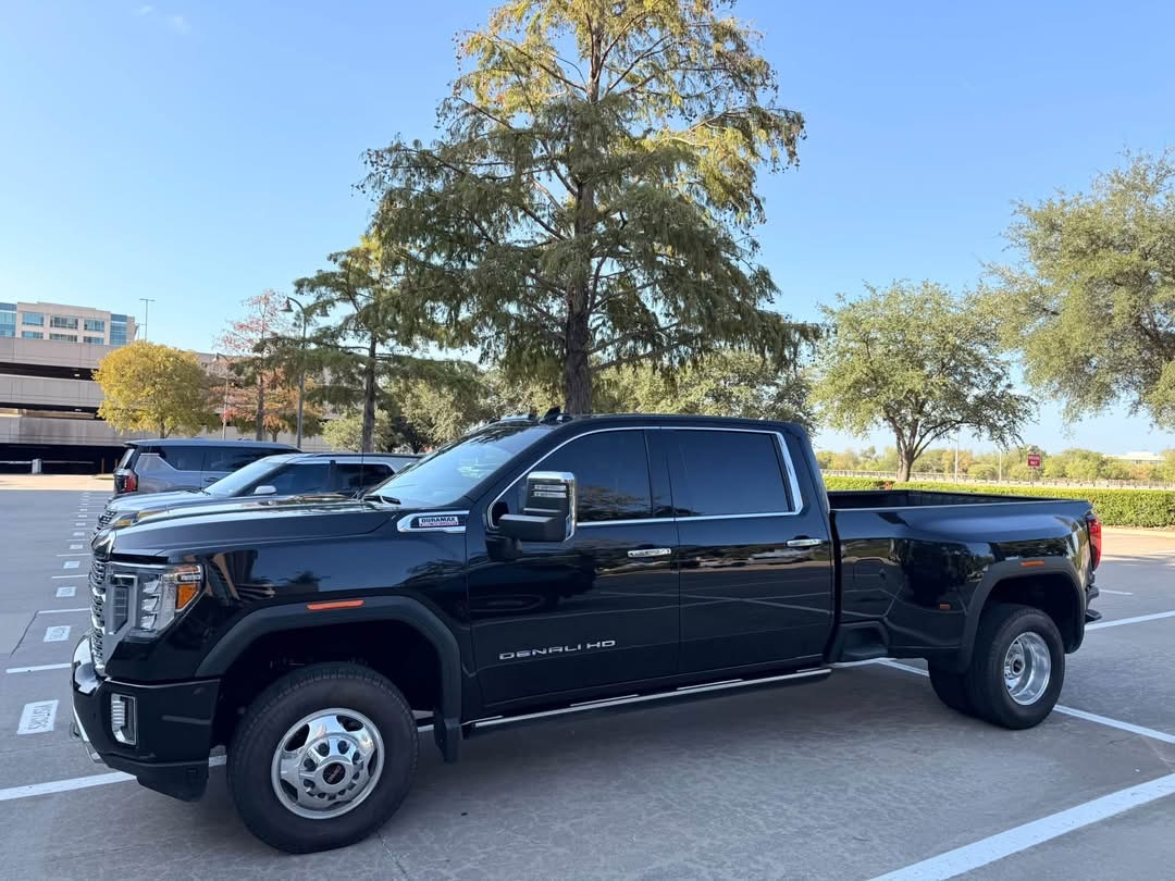 Used 2023 GMC Sierra 3500 Denali w/ Denali Ultimate Package AWD/4WD image 4