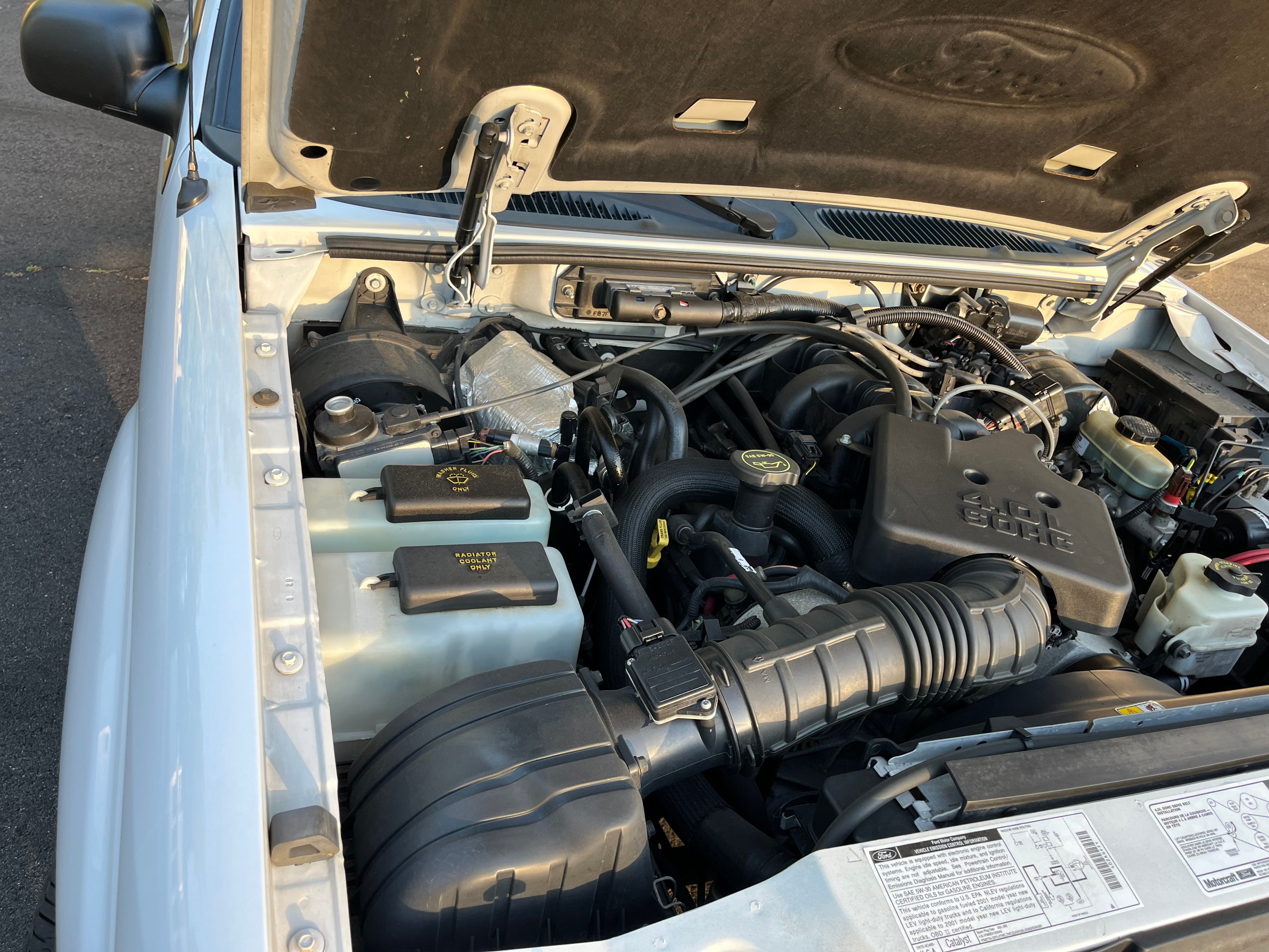 Used 2001 Ford Explorer Sport Trac 4x4 image 22