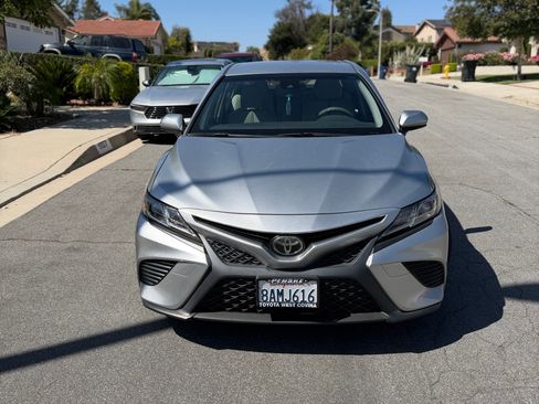 Used 2018 Toyota Camry SE FWD image 5