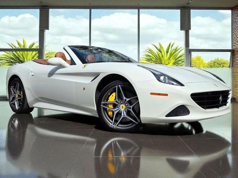 Used 2016 Ferrari California T image 1