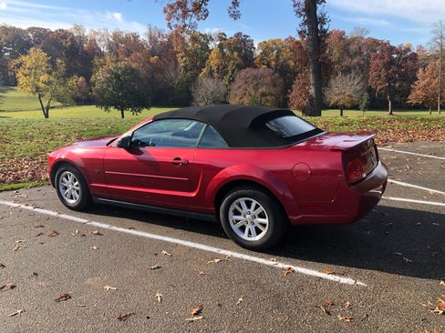 Used 2007 Ford Mustang Premium image 2