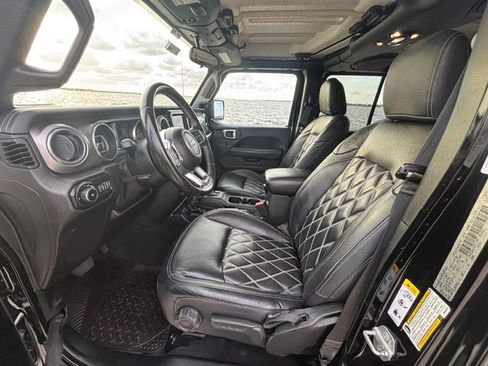 Used 2019 Jeep Wrangler Unlimited Sahara AWD/4WD image 17