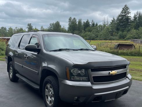 Used 2007 Chevrolet Suburban LT w/ LT Preferred Equipment Group image 4