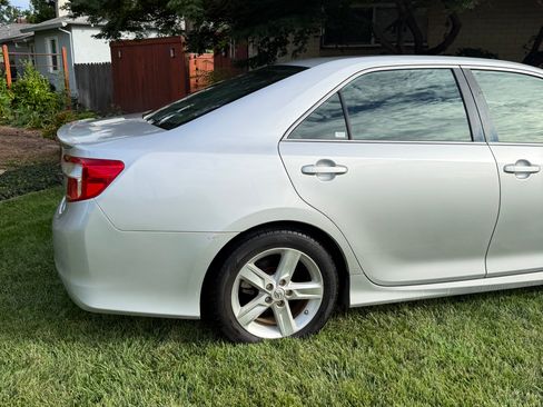 Used 2014 Toyota Camry SE w/ Fleet Convenience Package FWD image 2