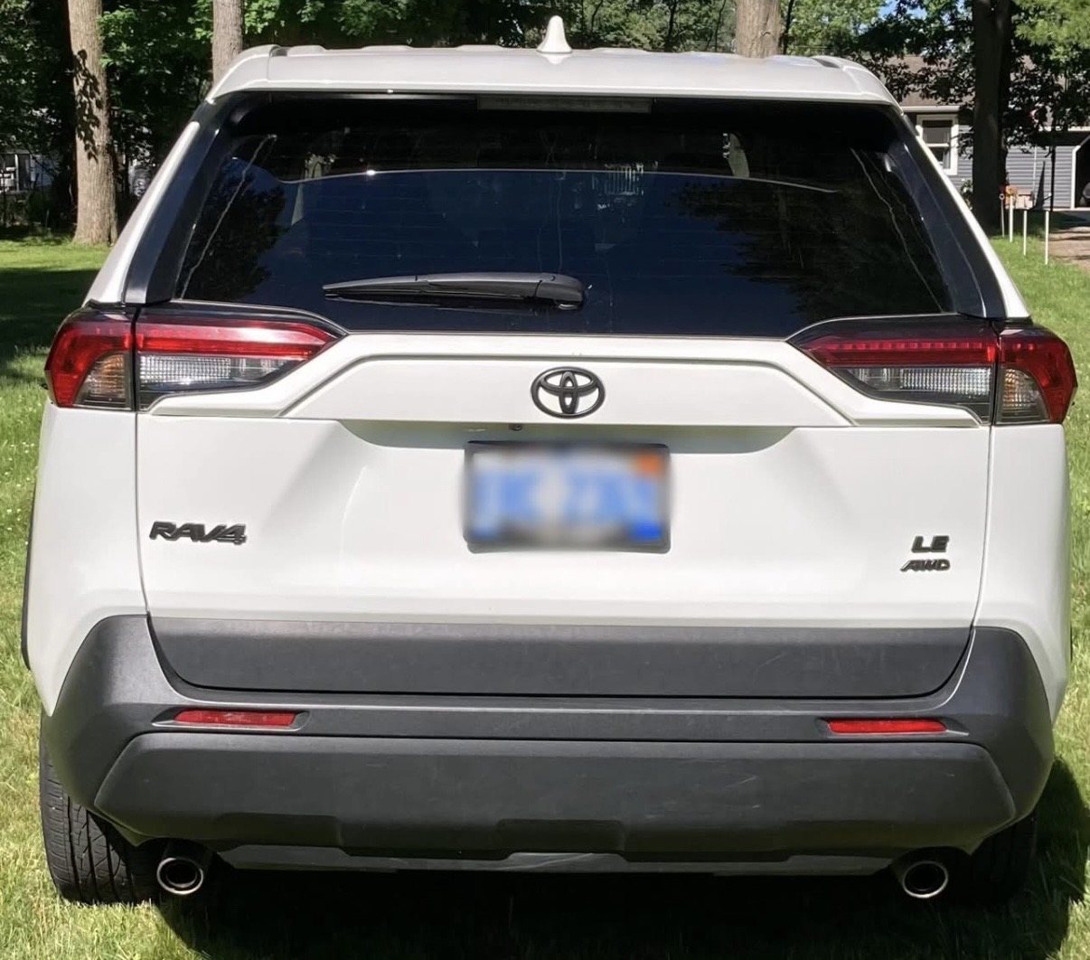 Used 2022 Toyota RAV4 LE AWD/4WD image 4