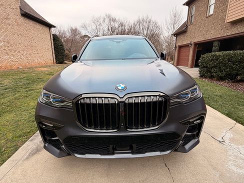 Used 2021 BMW X7 M50i image 8