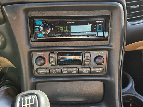 Used 1999 Chevrolet Corvette Coupe w/ Memory Pkg image 18