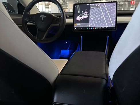Used 2020 Tesla Model 3 Standard Range Plus RWD image 19