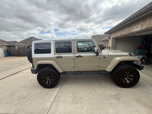 Used 2017 Jeep Wrangler Unlimited Sahara w/ Quick Order Package 24E Chief image 11