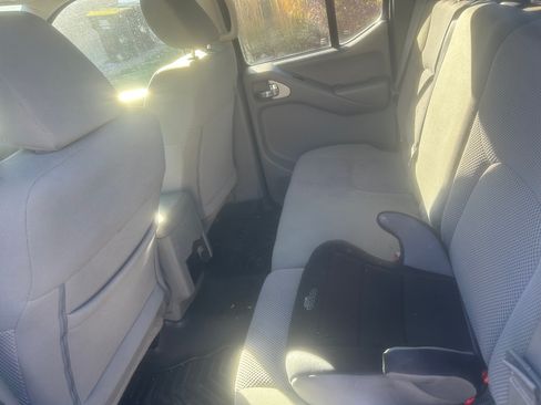 Used 2019 Nissan Frontier SV image 10