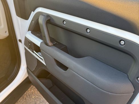 Used 2023 Land Rover Defender 110 S image 26