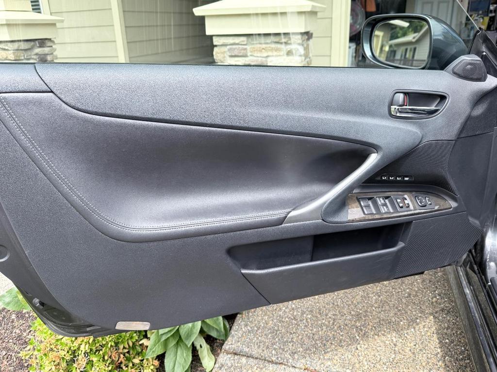 Used 2011 Lexus IS 350C w/ Luxury Pkg RWD image 9
