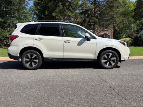 Used 2018 Subaru Forester 2.5i Premium AWD/4WD image 2