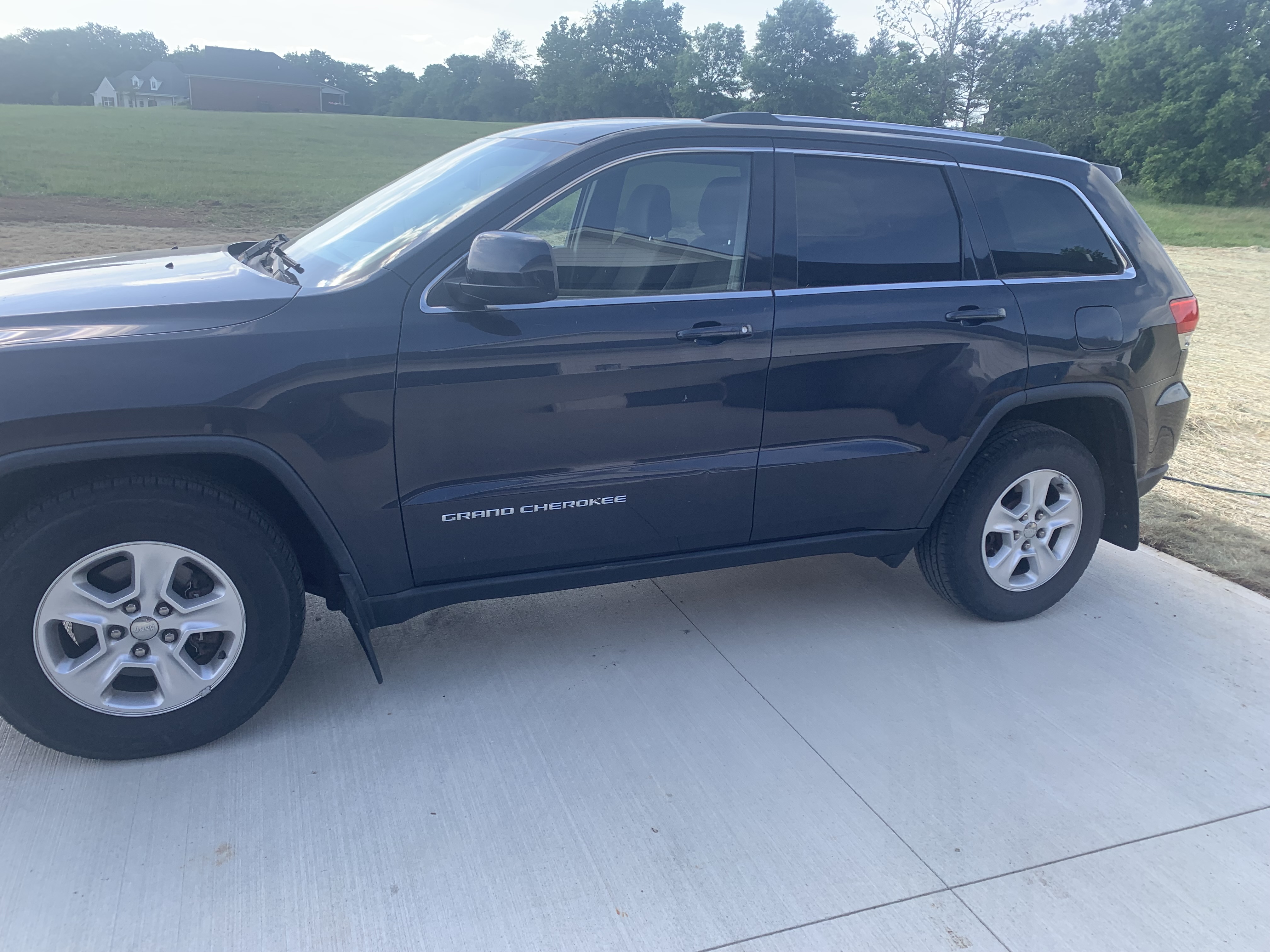 Used 2014 Jeep Grand Cherokee Laredo w/ Quick Order Package 23E AWD/4WD image 4