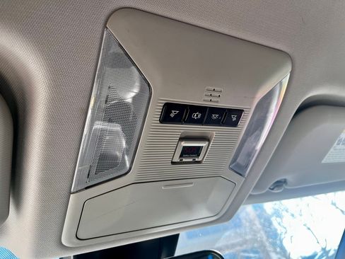 Used 2019 Toyota RAV4 LE image 19