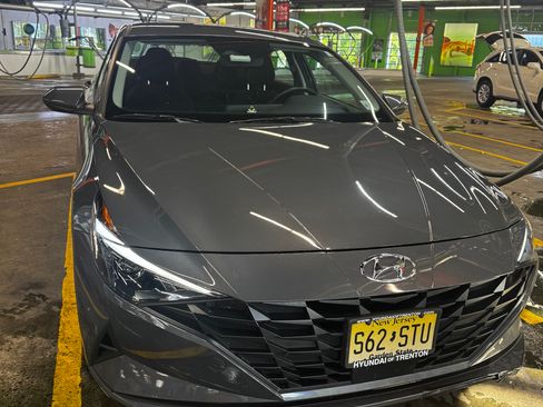 Used 2023 Hyundai Elantra SEL w/ Convenience Package FWD image 4