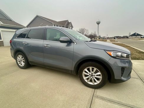 Used 2020 Kia Sorento LX image 9