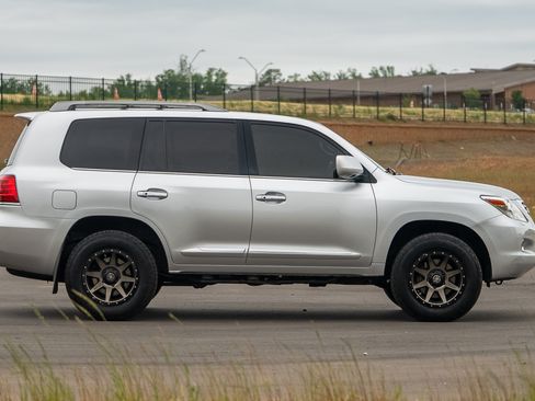 Used 2011 Lexus LX 570 4WD w/ Luxury Pkg image 2