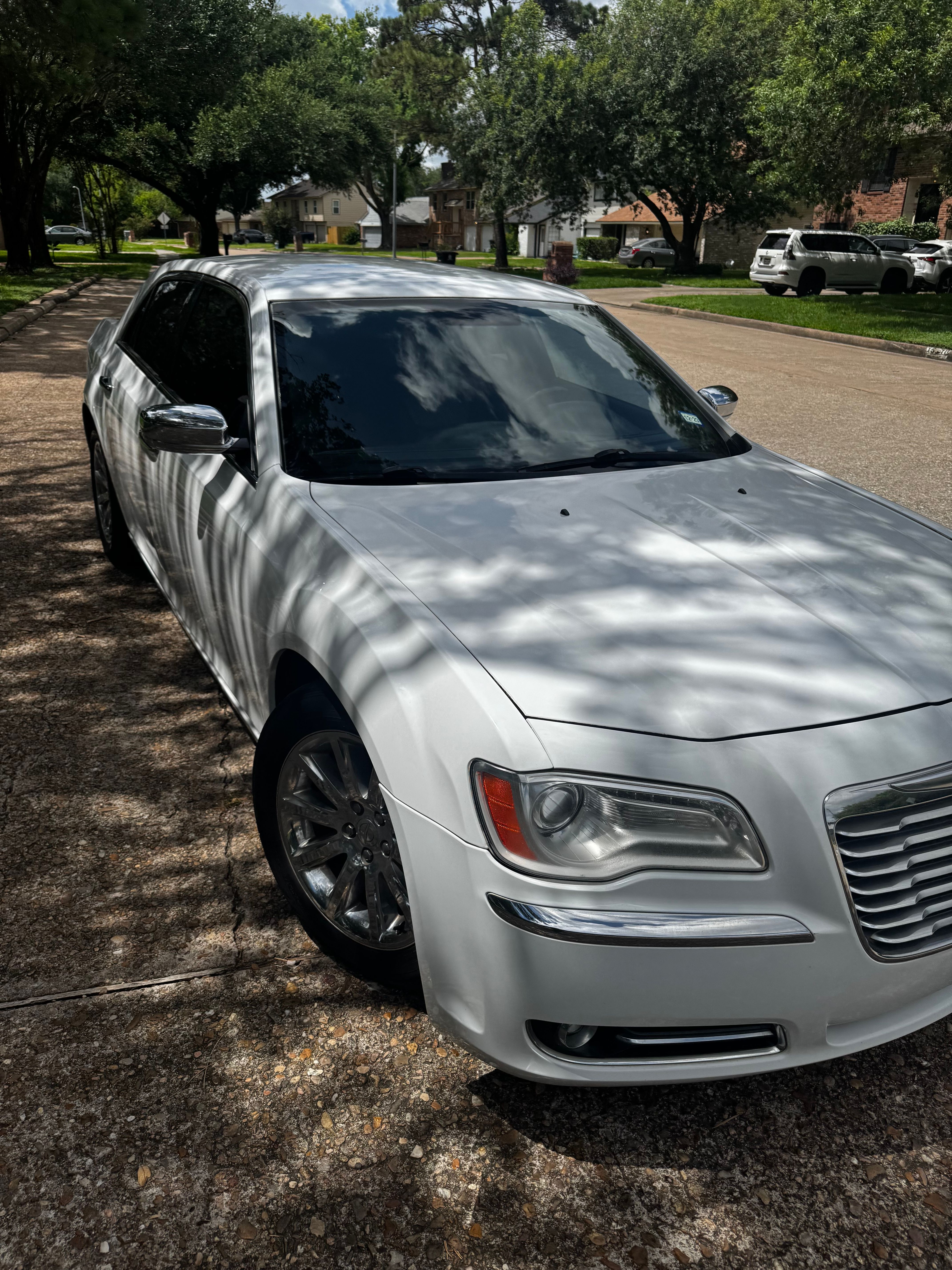 Used 2013 Chrysler 300 C RWD image 4
