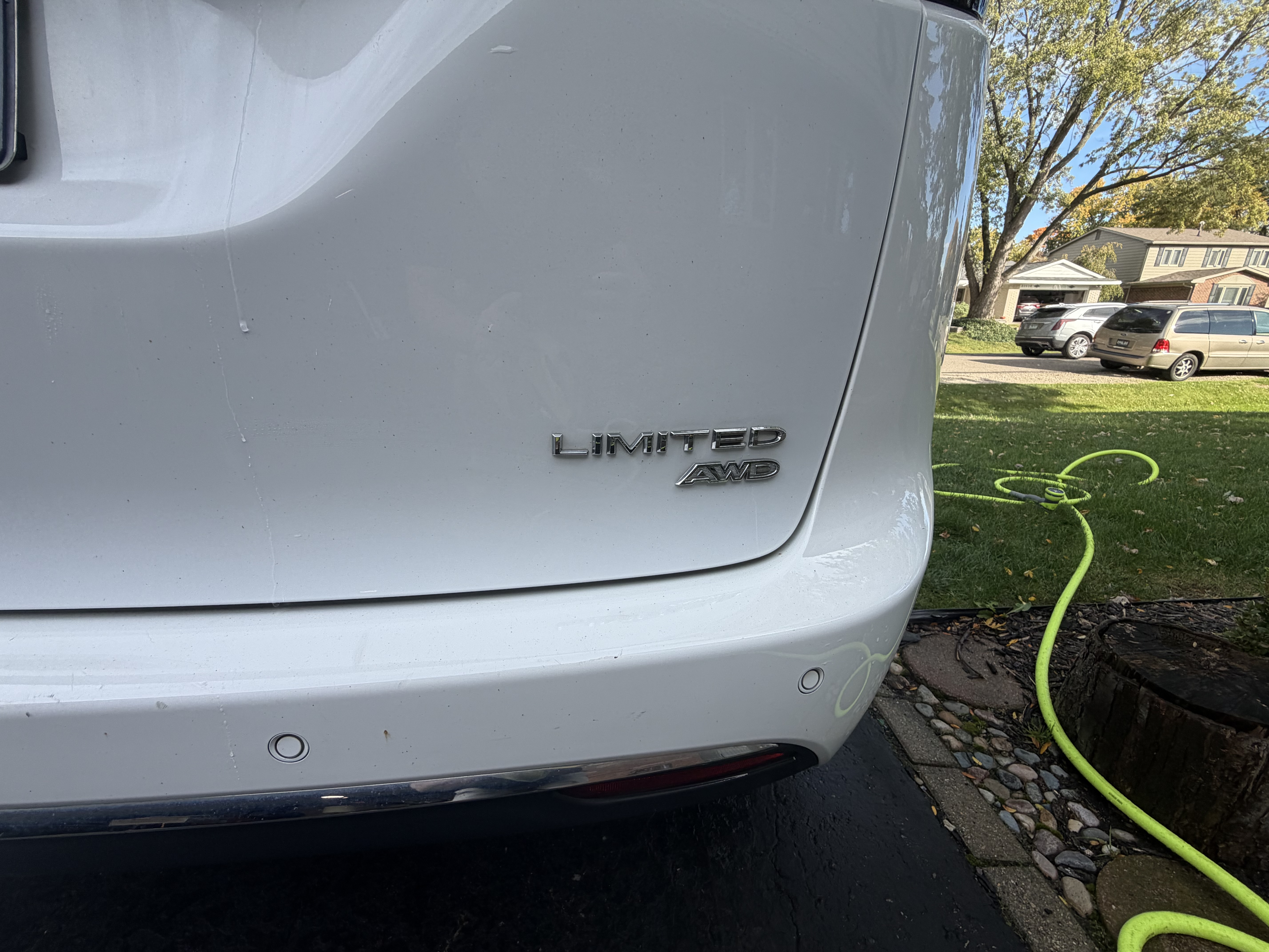 Used 2021 Chrysler Pacifica Limited AWD/4WD image 2