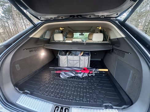 Used 2020 Lincoln Nautilus Reserve w/ Equipment Group 201A image 8