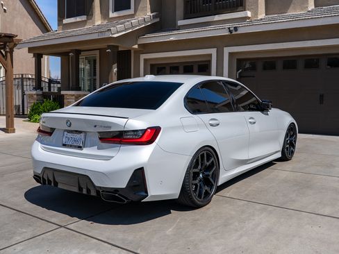 Used 2025 BMW M340i xDrive w/ Premium Package image 9