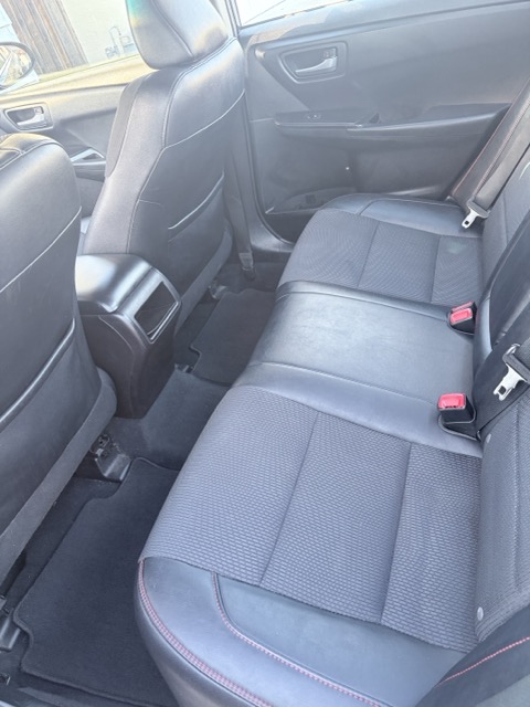 Used 2017 Toyota Camry SE w/ Moonroof Package FWD image 9