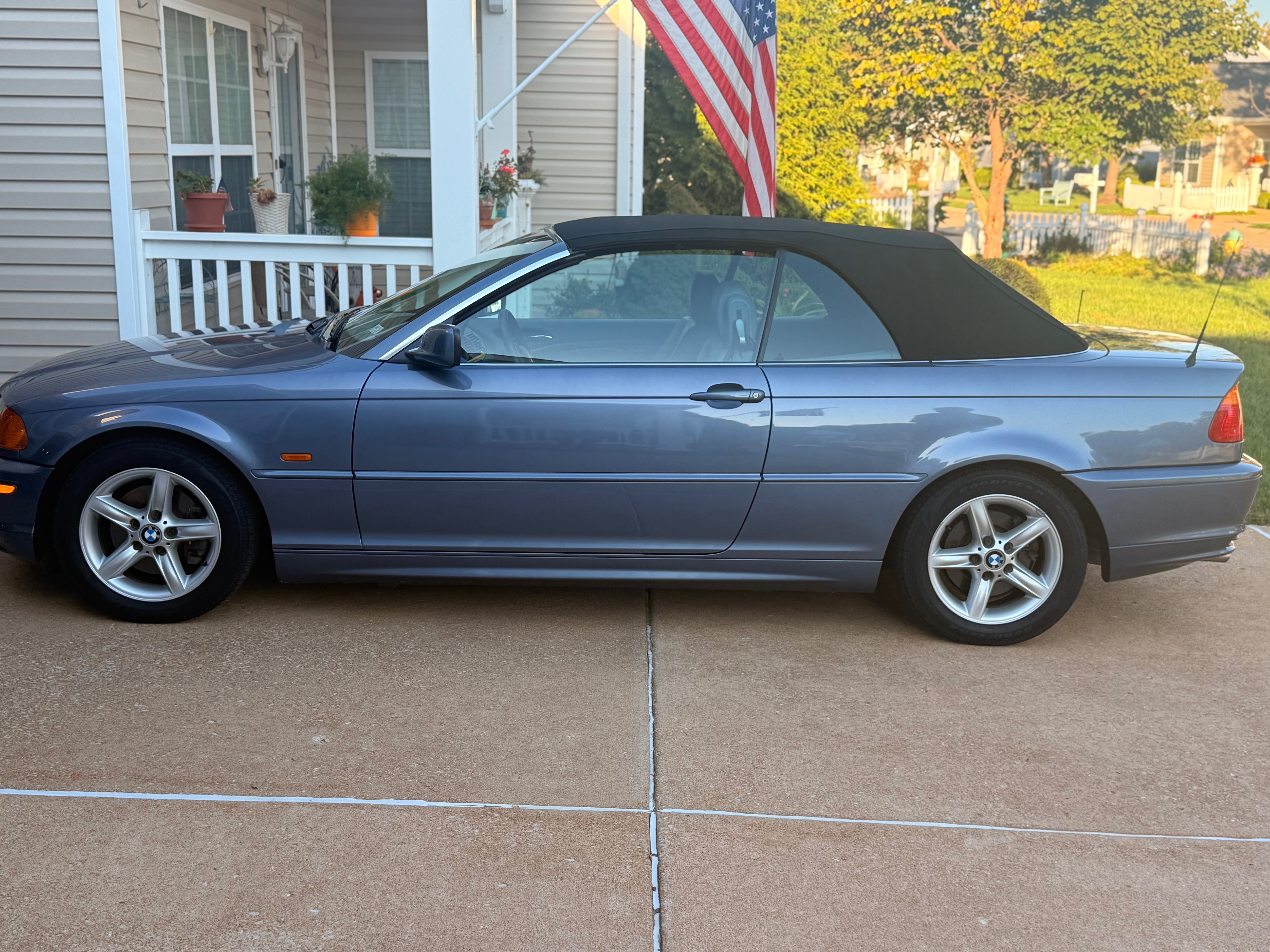 Used 2002 BMW 325Ci Convertible RWD image 1